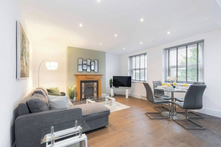 Apartment Cheltenham