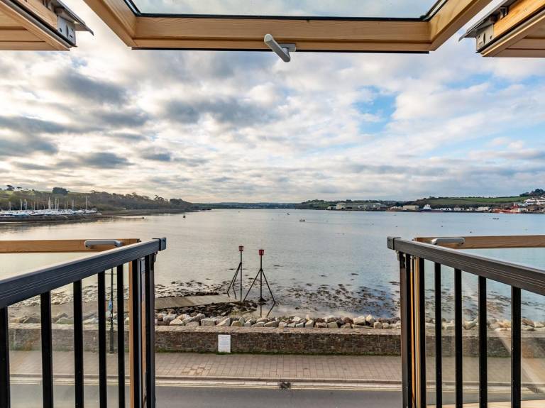 Cottage with garden | Water view — photo 3