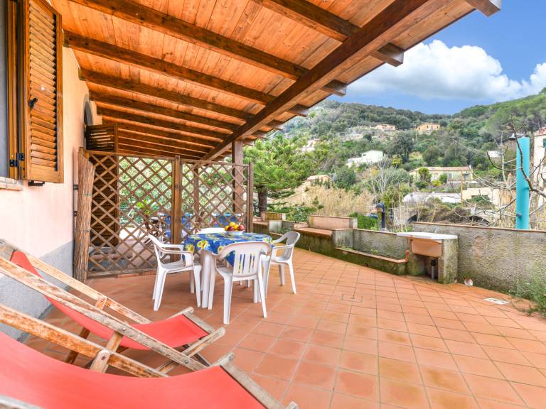 Vacation home with barbeque, yard & patio | Pets are welcome — photo 3
