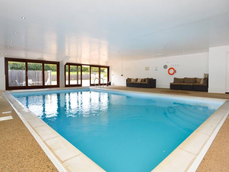 Vacation home with pool & garden — photo 2