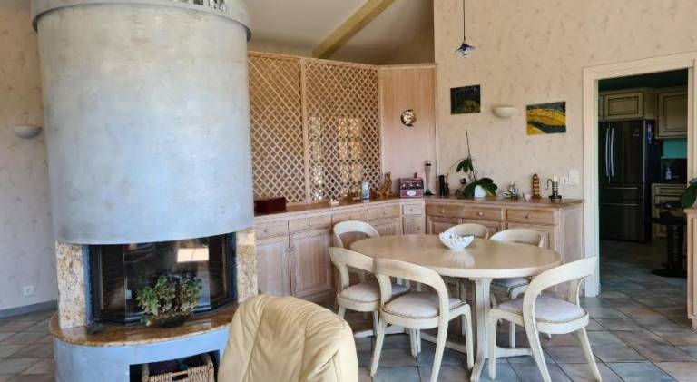 Villa with pool, barbecue & garden — photo 4