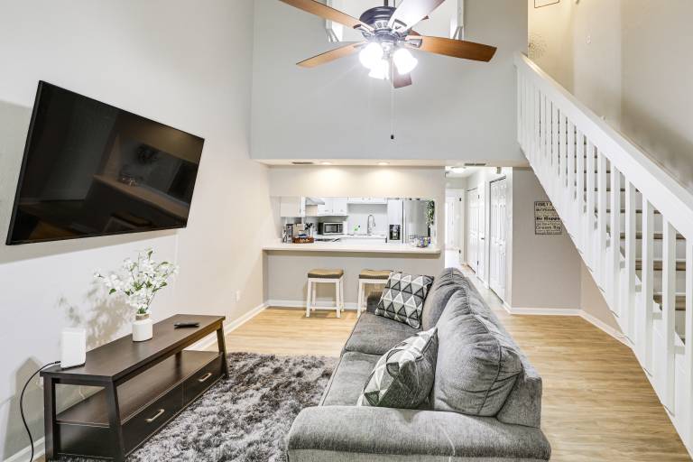 Updated Tallahassee Townhome: 3 Mi to Downtown! — photo 5