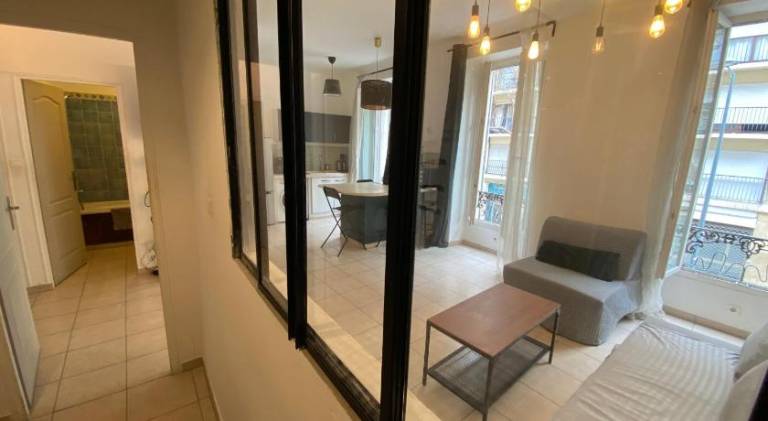 Apartment | Close to Porte d'Aix — photo 2