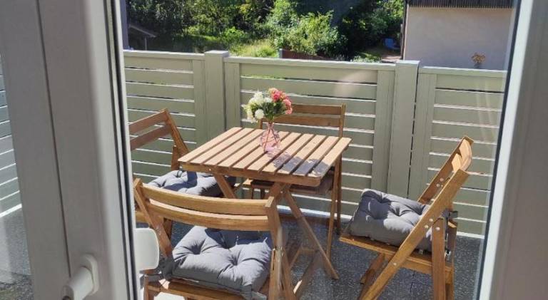 Beautiful holiday apartment with patio & yard | Pets allowed — photo 2