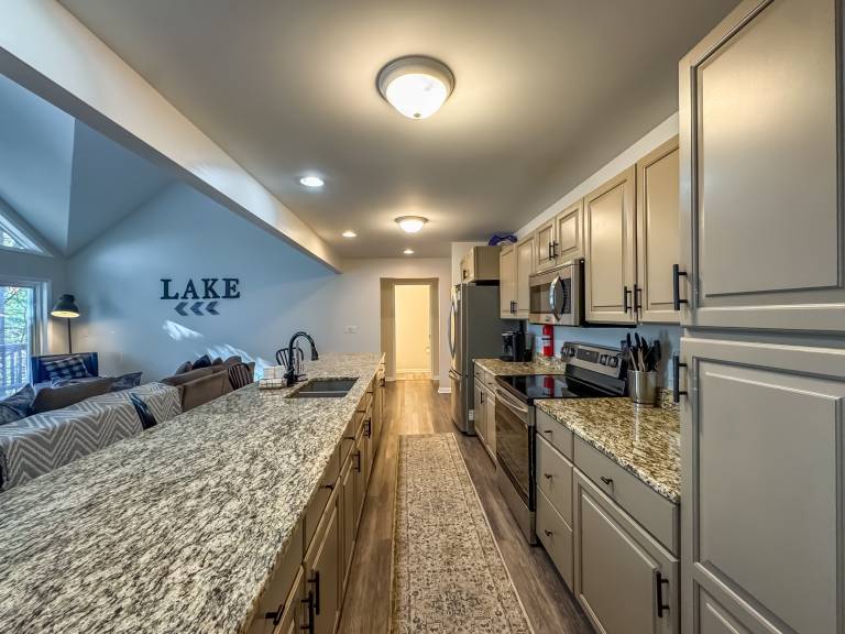 Children-friendly house with pool, BBQ & hot tub | Lake view | Suitable for remote work | Pets allowed — photo 4