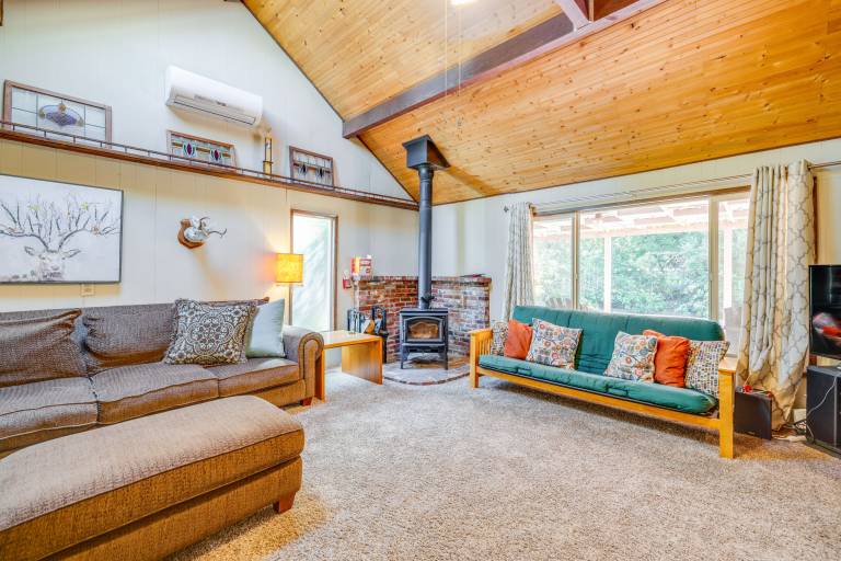 Pet Friendly Ocean Park Rental w Outdoor Fire Pit