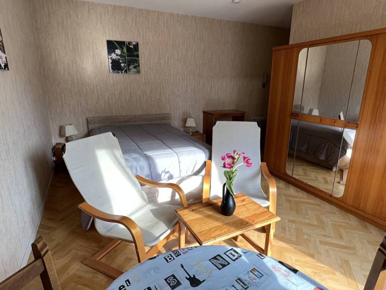 Cambo-les-Bains: Bright T1 Bis with balcony, parking, pets allowed — photo 5