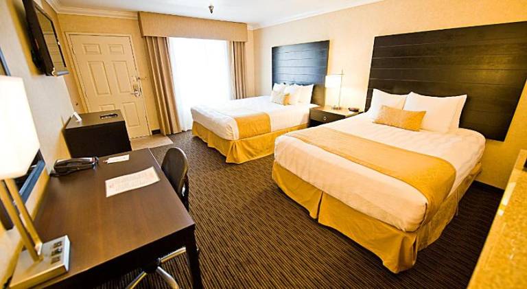 Hotel d Lins Ontario Airport — photo 2