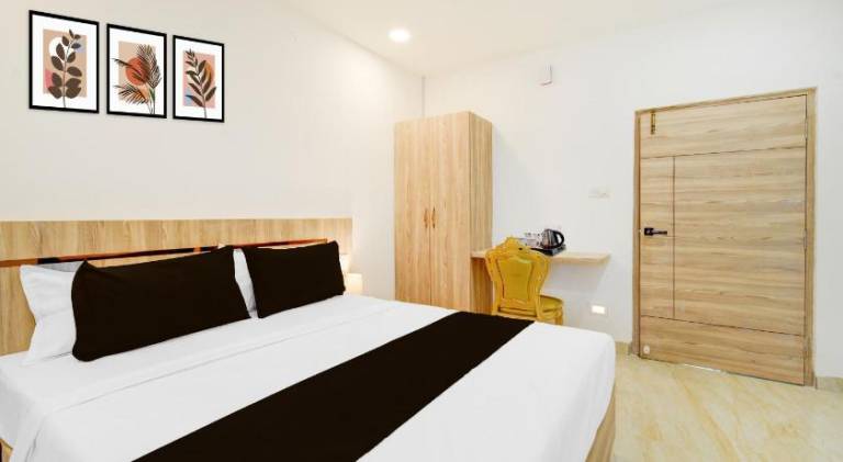 Collection O Mythri Hotel Near By ECIL AS RAO Nagar Sainikpuri
