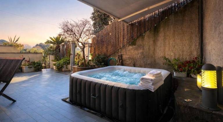 House with jacuzzi in Arcola