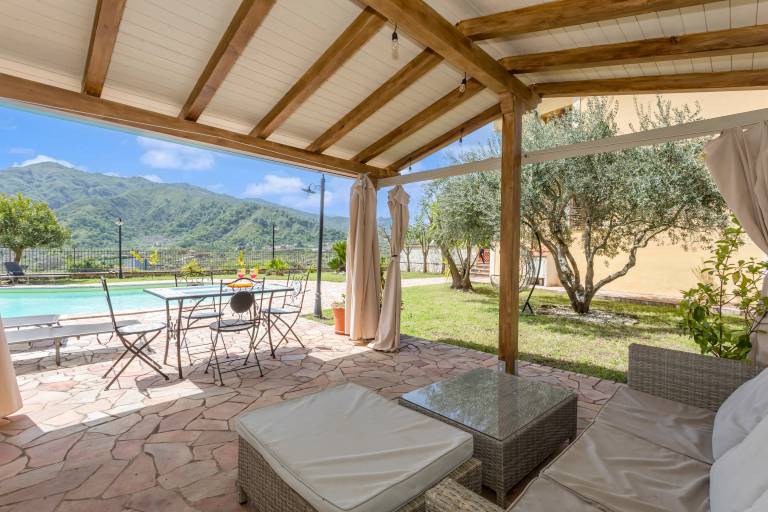 Villa 'Etnamare' with Pool and Mountain Views — photo 4