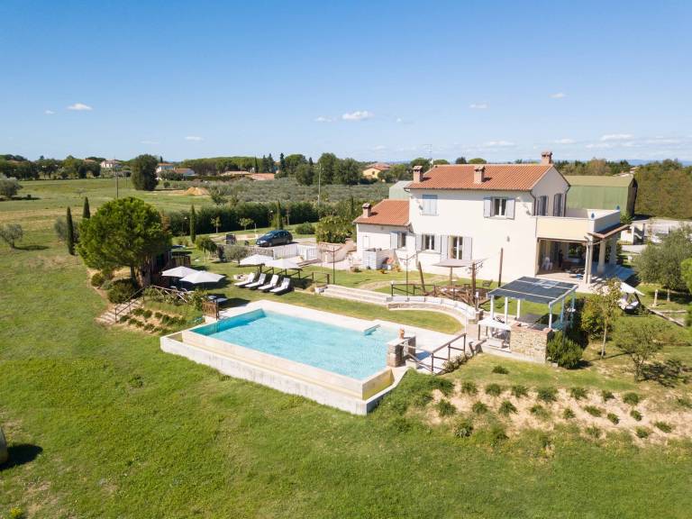 Children-friendly lovely vacation home with terrace, barbecue & private pool | Pets are welcome in Cortona