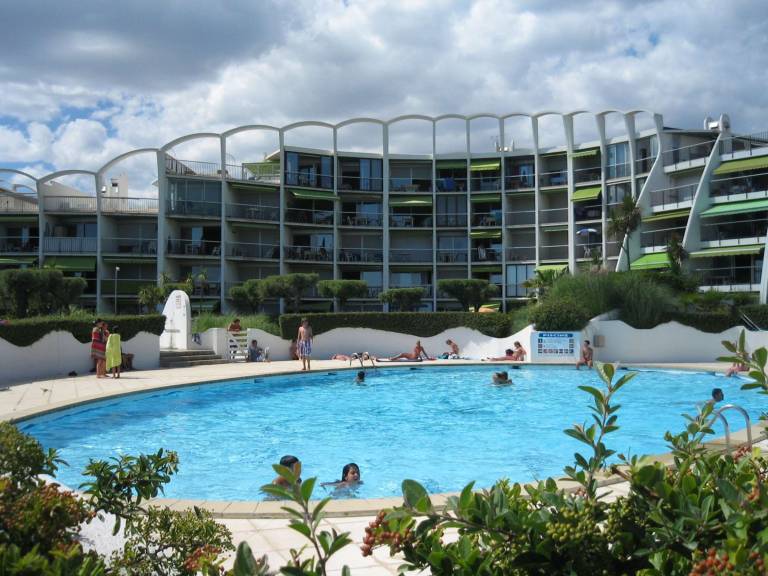 Apartment with pool in La Grande-Motte