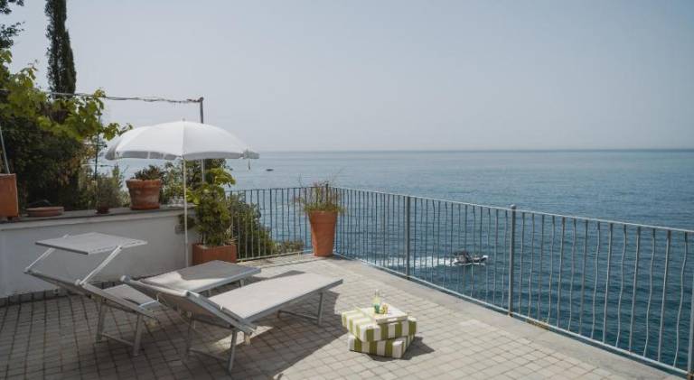 Villa with 2 rooms for 6 persons — photo 4
