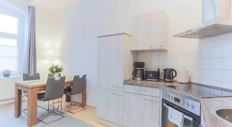 Serviced apartment with terrace & yard — photo 3