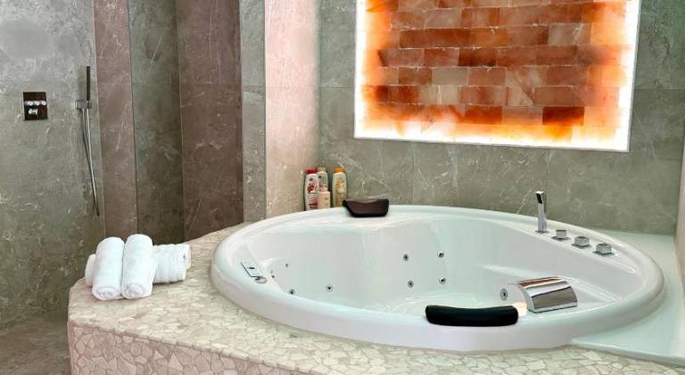 Pleasant apartment with hot tub | Beach nearby | Pets allowed — photo 3