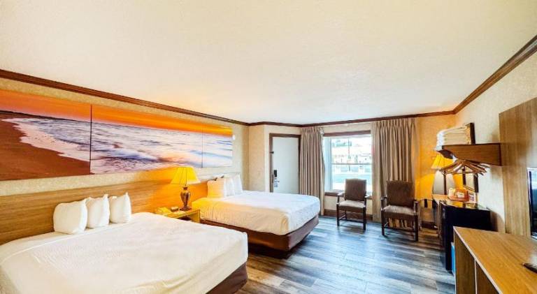 Days Inn by Wyndham Mackinaw City - Lakeview — photo 2
