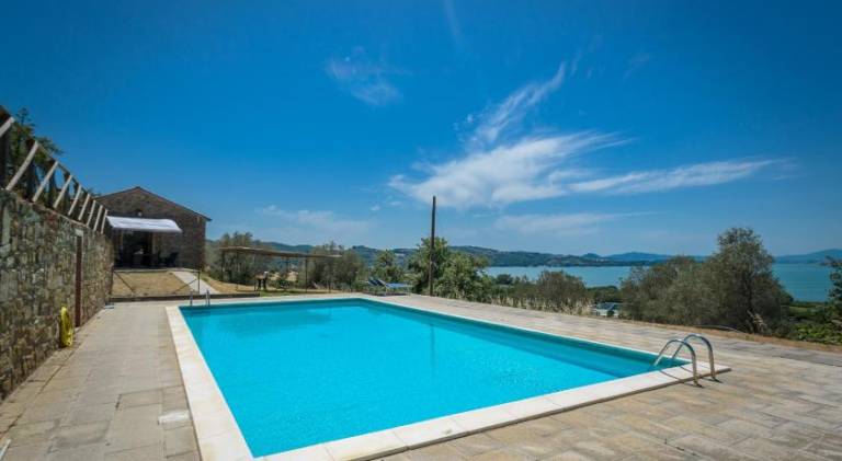 Pleasant serviced apartment with patio, garden & pool | Pet-friendly — photo 5