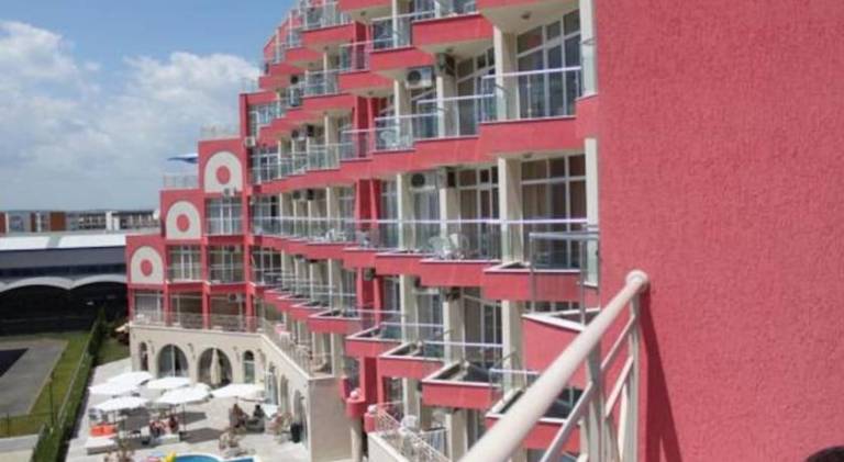 Serviced apartment with garden, patio & pool in Burgas