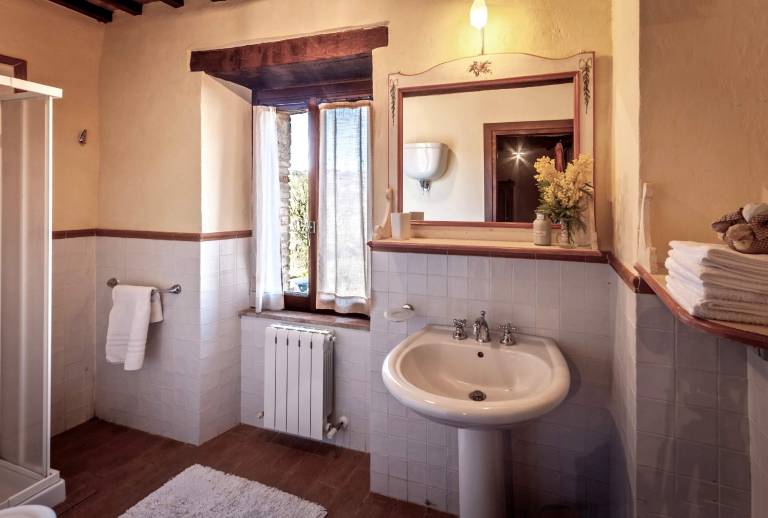 Campo Al Vento Countryfarm: Camera Romantica con Colazione - 1° Piano — photo 4