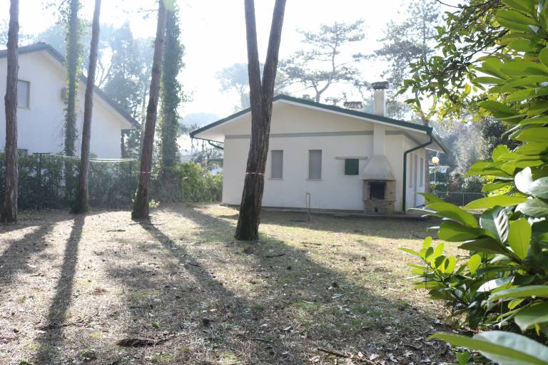 Children-friendly villa with garden | Garden view | Next to the beach | Pets are welcome in Bibione