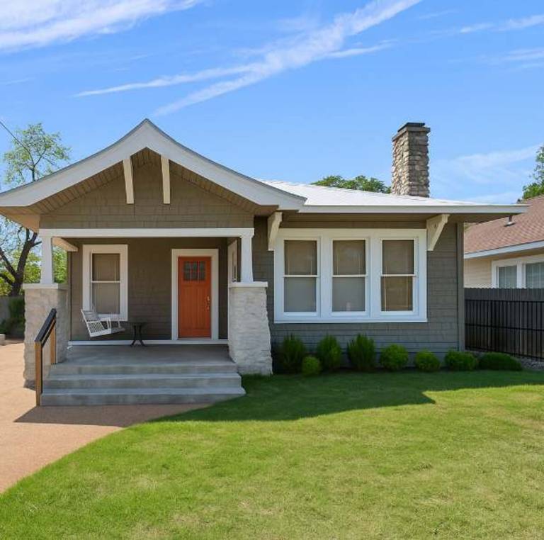 Gorgeous Artistic Fully Fenced Home Near Downtown