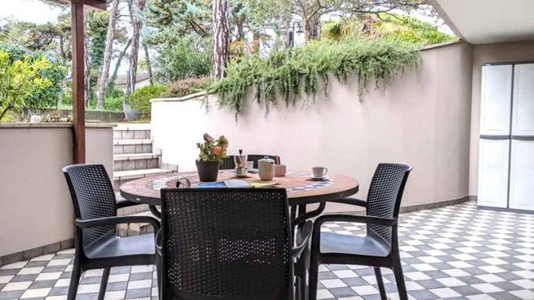 Holiday apartment with terrace — photo 2