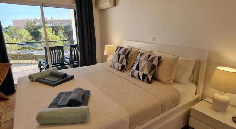 Jasmine apartment next to Meia Praia Beach in Lagos