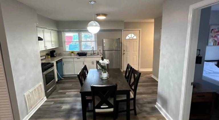 House with 3 rooms for 7 persons in Tinley Park, IL