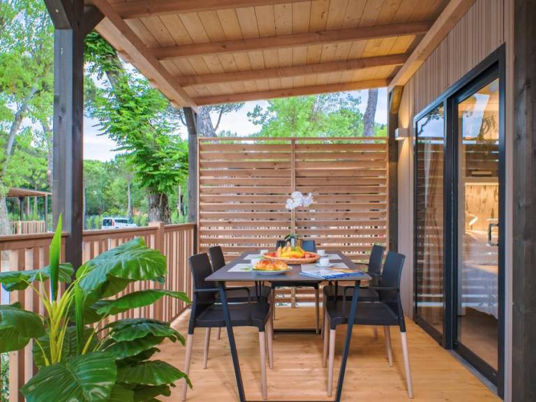 Mobile home with patio & pool | Next to the beach | Pet-friendly — photo 5