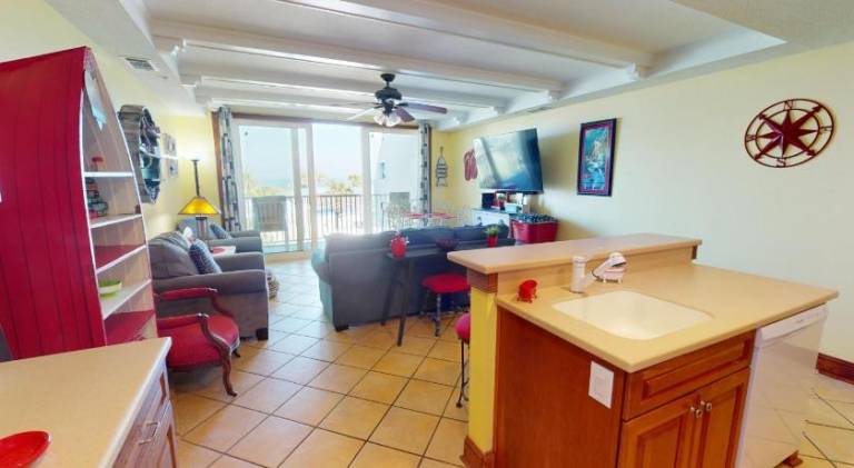 Apartment with pool — photo 4
