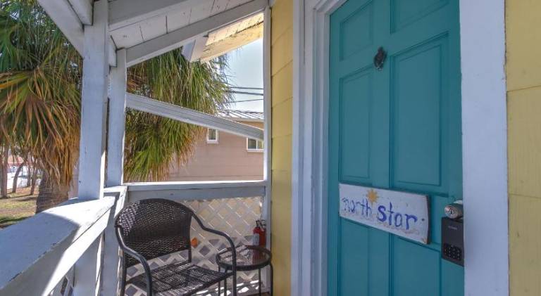 House with 1 room for 4 persons in St. Pete Beach, FL