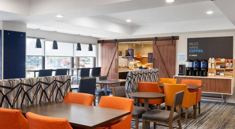 Holiday Inn Express Indianapolis Airport By IHG — photo 5