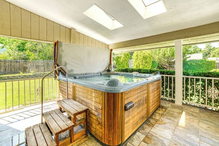 Cottage Lakeport