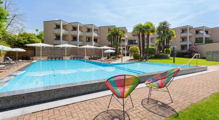Serviced apartment with garden, terrace & pool in Paradiso