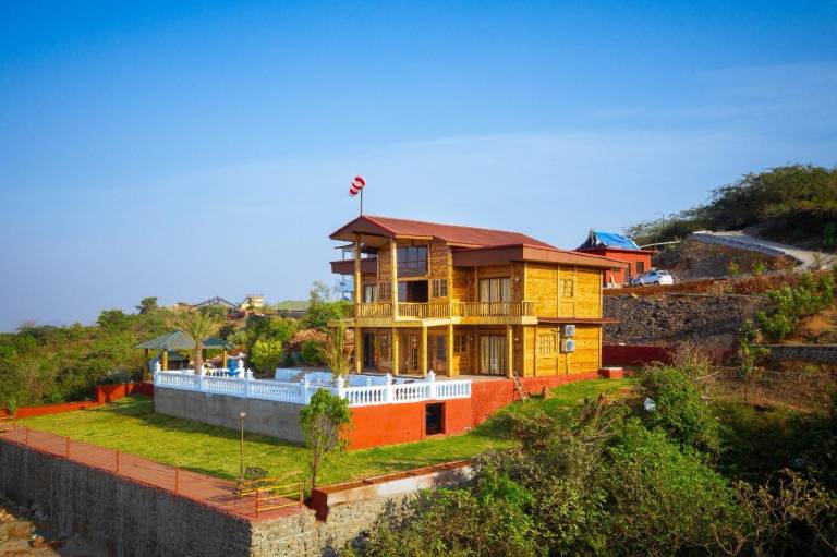 Villa with grill, pool & garden | Pets allowed in Khandala
