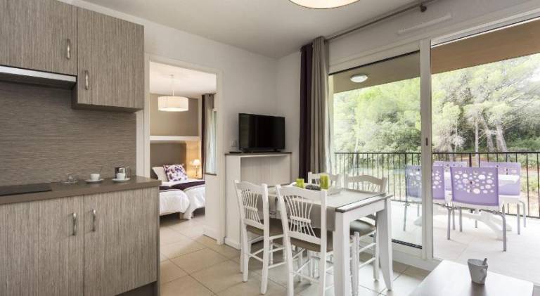 Pleasant serviced apartment with sauna, hot tub & patio | Pets are welcome — photo 3
