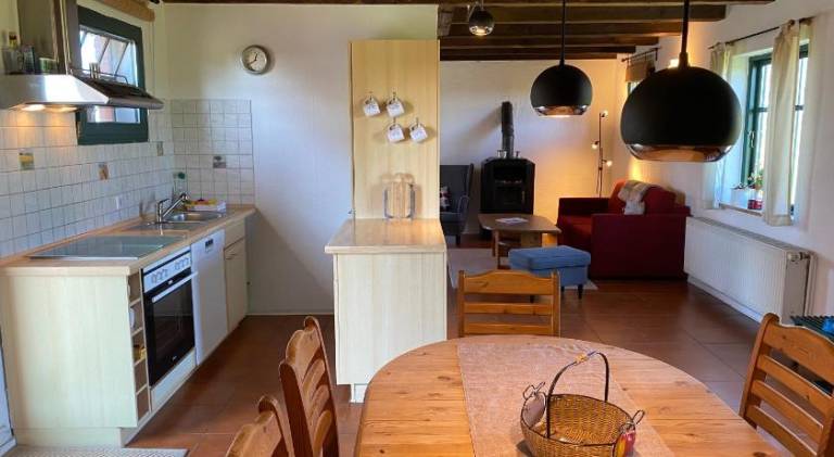 Rental apartment with patio, yard & barbeque — photo 2