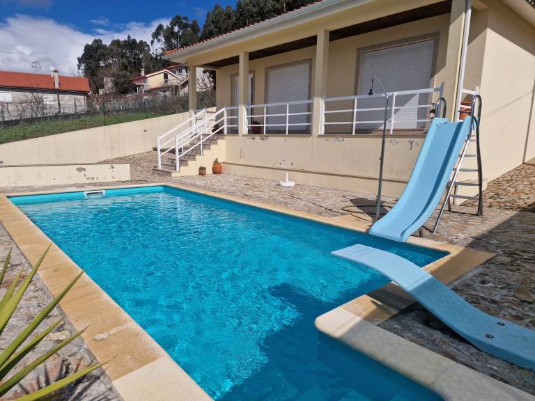 Vacation home with BBQ, terrace & private pool | Nature view — photo 3