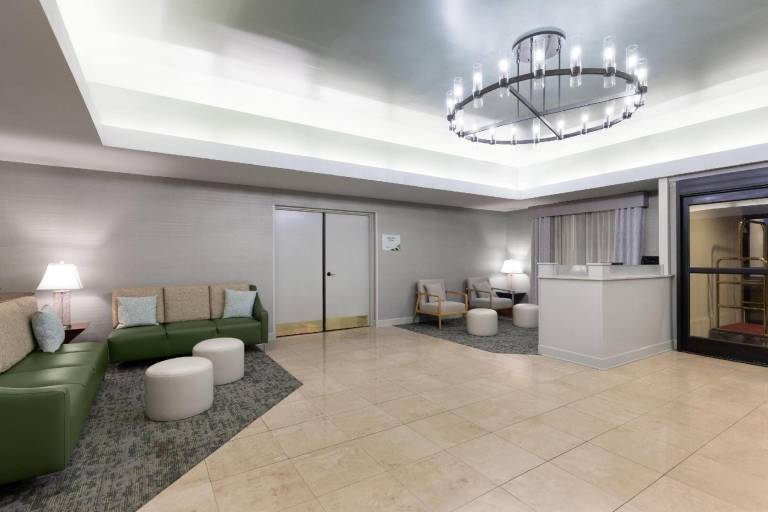 Wingate by Wyndham Greensboro/Coliseum — photo 2