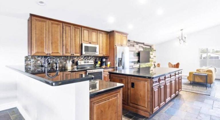 Vacation home with pool | Pet-friendly — photo 4