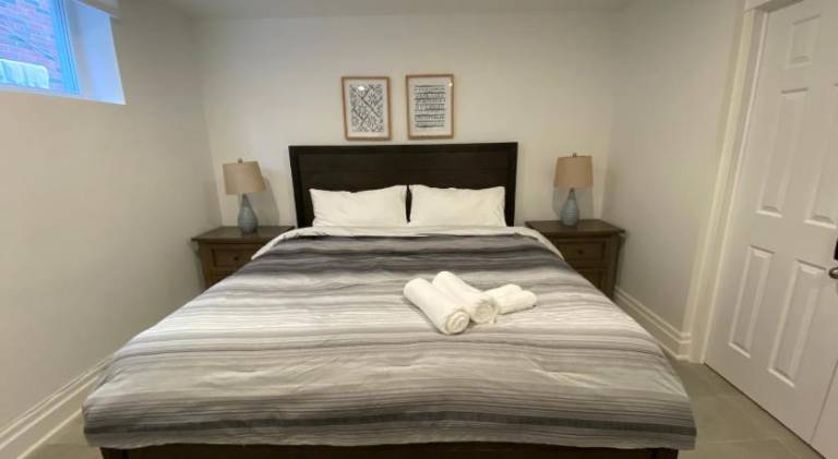 Yorkmills and Bayview B Spacious and Stylish Private Bdr with Shared Bathroom