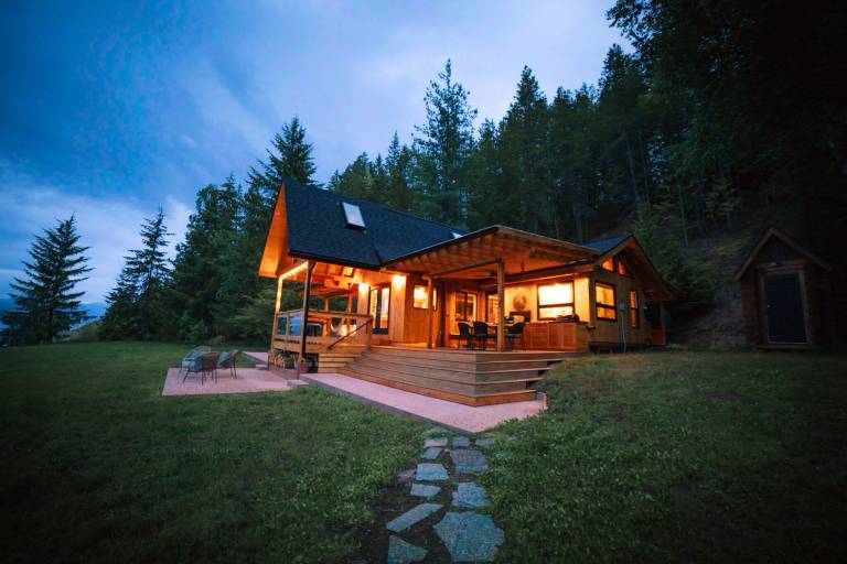 Nakusp Vacation Rentals from 172 HomeToGo