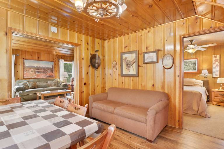 Pinglewood Cabin in Fawnskin at Big Bear — photo 2