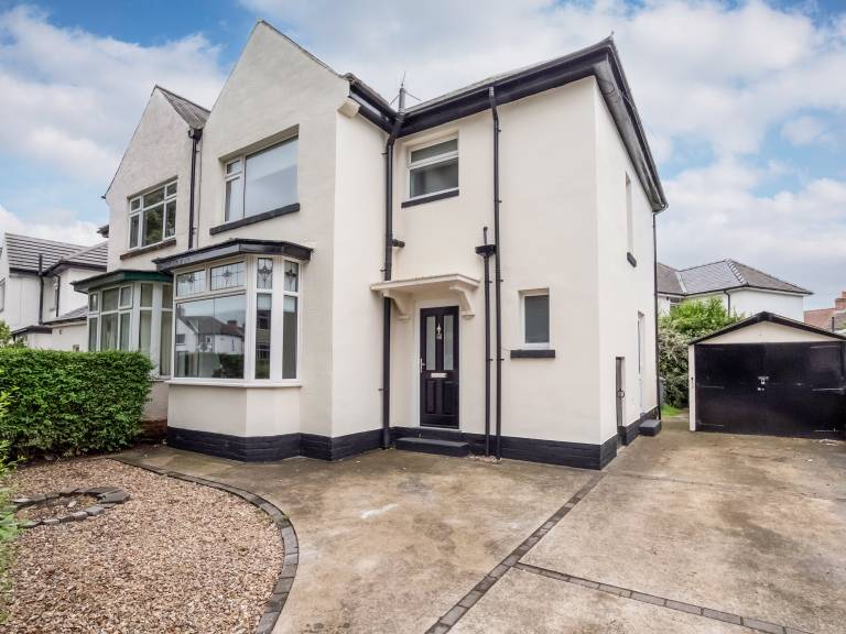 Family-friendly cottage with jacuzzi & garden | Next to York Minster | Pets are welcome — photo 3