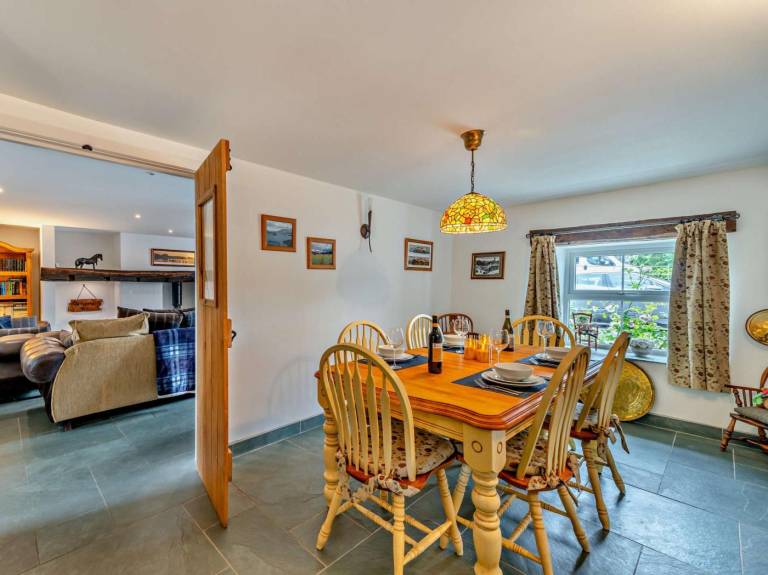 Cottage with yard — photo 5