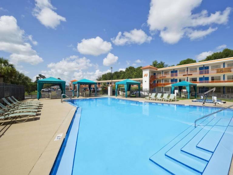 Howard Johnson by Wyndham Ocala FL I-75 — photo 2