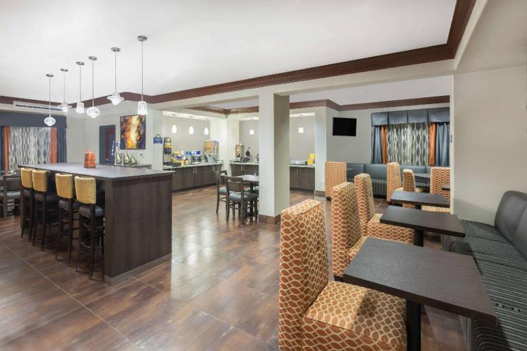 Days Inn by Wyndham Dilley — photo 2