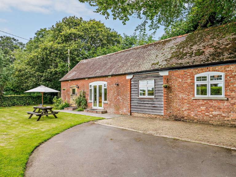 2 Bed in Winterborne Zelston 83814