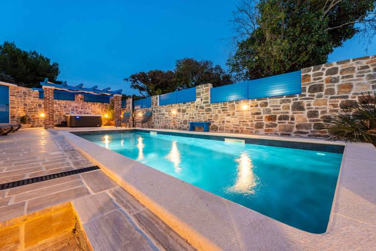 House with terrace, barbecue & hot tub — photo 5